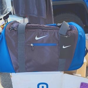 Nike Golf TG0241 Medium Duffel